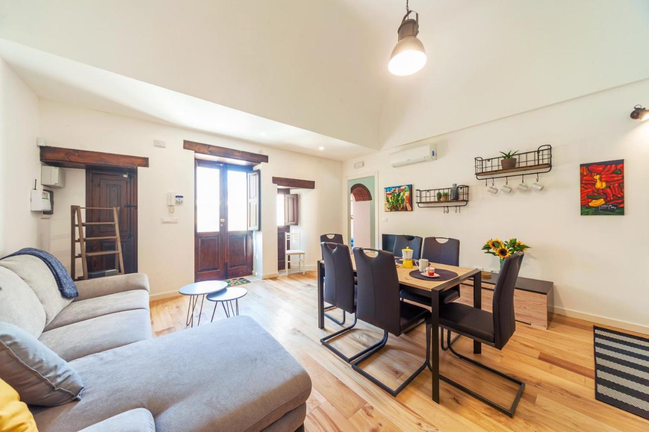 Vakalu-Piazza Duomo Charming Apartment Syracuse Luaran gambar
