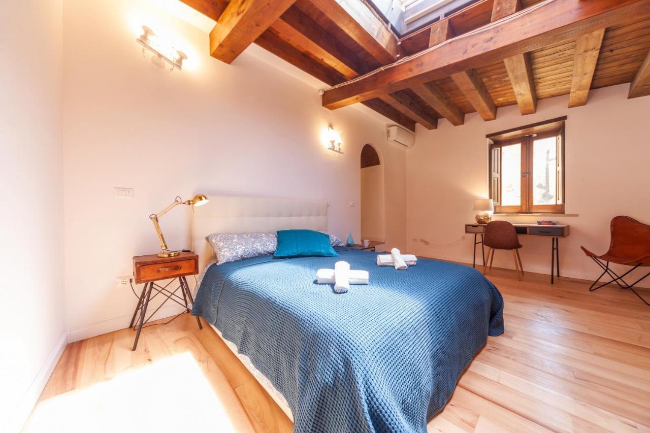 Vakalu-Piazza Duomo Charming Apartment Syracuse Luaran gambar